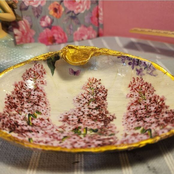 DECOUPAGE CLAM SHELL DECOUPAGE LILACS FLOWERS 💐 ON A CLAM SHELL TRINKET DISH - Picture 6 of 10